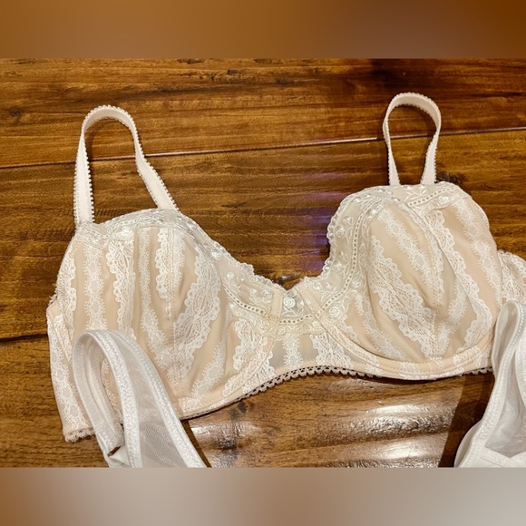 Bra bundle of 3 retro 34C bras - Picture 8 of 11